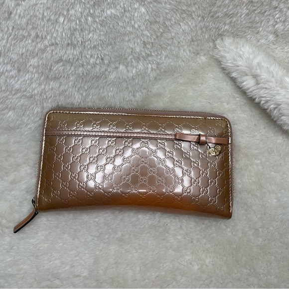 EUC- Gucci zip around long wallet. Approximately 7.5in x 4in - Picture 2 of 12